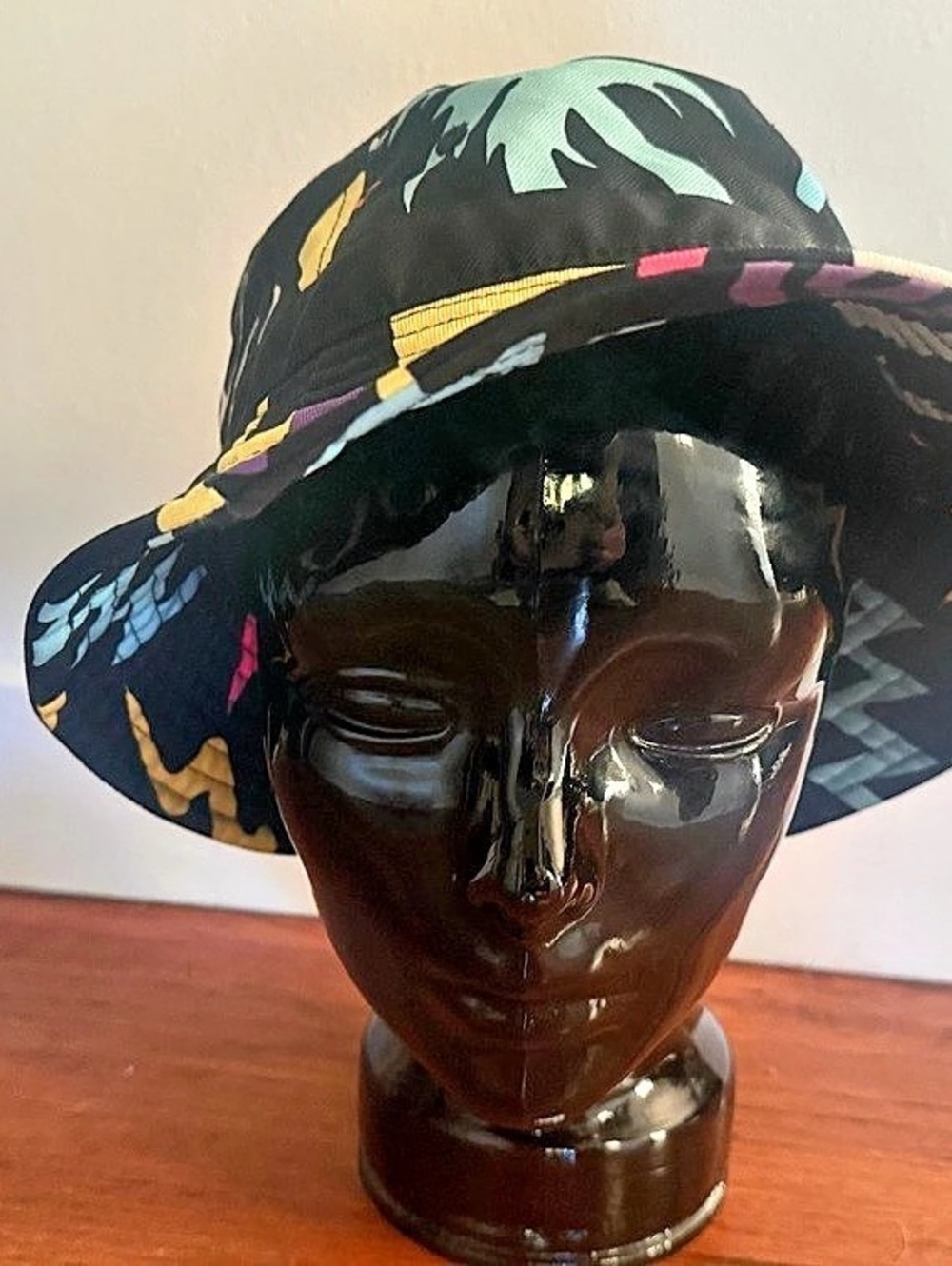 Neff Abstract Pattern Bucket Hat Black Like New